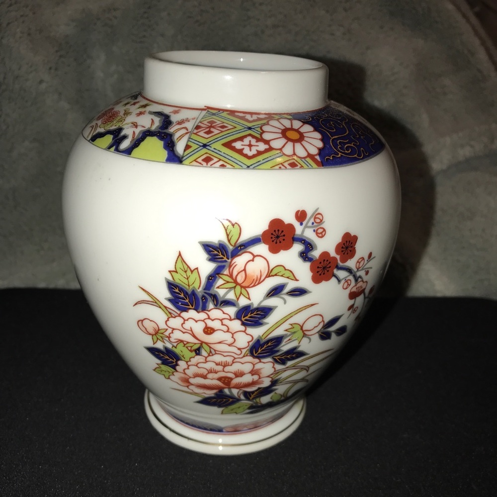 Imari Ware - Japan, Ceramic vase, painted, 5.75” inches tall x 5” wide.